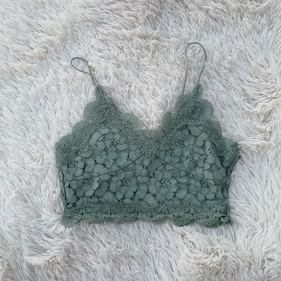 H&M Tops - ✨4/$10✨H&M Green Lace Crop Top